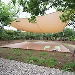 玛涅奥里亚公寓 *